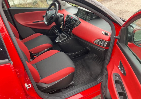 Lancia Ypsilon cena 10900 przebieg: 77000, rok produkcji 2012 z Pełczyce małe 172